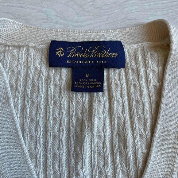 Brooks Brothers Cable Knit Silk Cashmere Cream Cardigan Size M Preppy Coastal - Picture 3 of 7